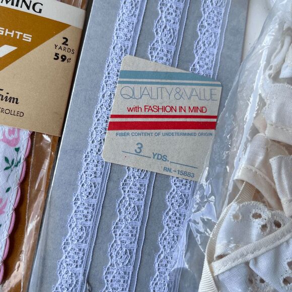 Lot Vintage Lace Trim & Eyelet Ruffle 1970s-1990s Sewing Craft Supply Fabric - Picture 6 of 12